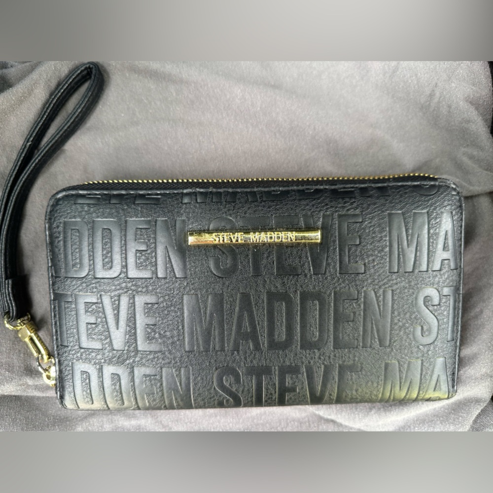 Steve Madden long black zip wallet